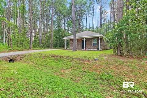 10 Middleton Ln, Atmore, AL 36502