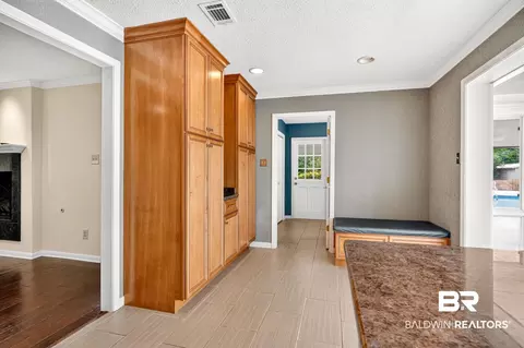 Entry Way - 1251 Spring Valley Dr, Mobile, AL 36693 photo 2 of 4