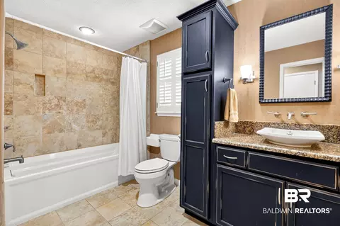Bath - 1251 Spring Valley Dr, Mobile, AL 36693 photo 7 of 8