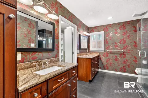Bath - 1251 Spring Valley Dr, Mobile, AL 36693 photo 3 of 8