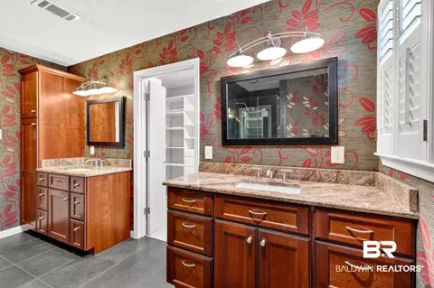 Bath - 1251 Spring Valley Dr, Mobile, AL 36693 photo 4 of 8