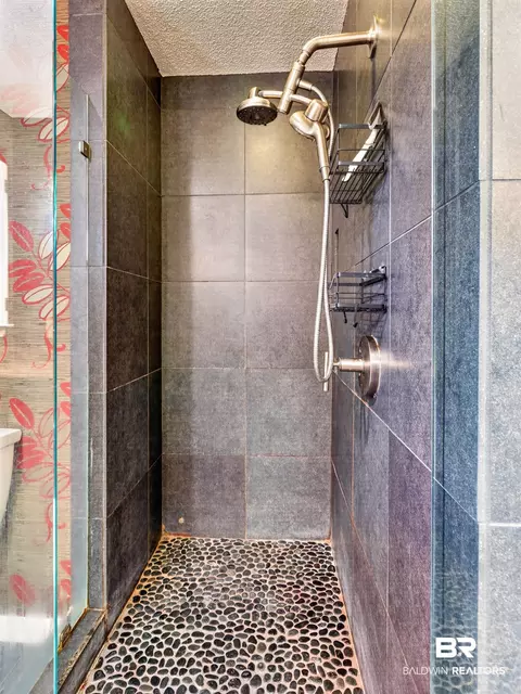 Bath - 1251 Spring Valley Dr, Mobile, AL 36693 photo 5 of 8