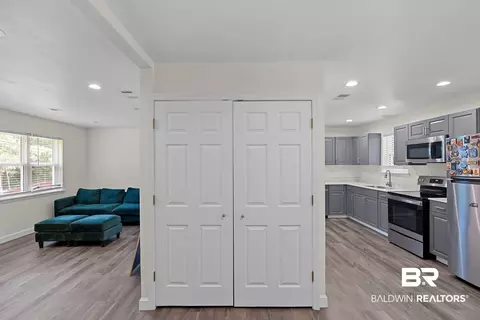 Entry Way - 6879 Emory Dr, Mobile, AL 36619 photo 2 of 5