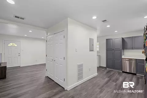 Entry Way - 6879 Emory Dr, Mobile, AL 36619 photo 3 of 5