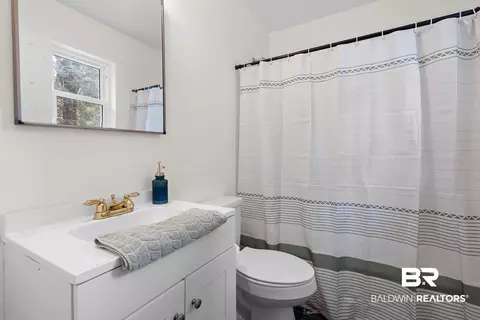 Bath - 6879 Emory Dr, Mobile, AL 36619 photo 1 of 2