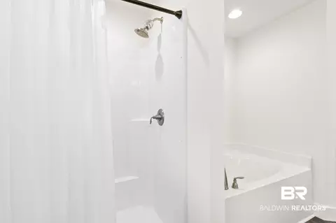 Bath - 11546 Mesa Dr, Daphne, AL 36526 photo 3 of 3