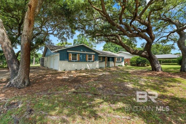1409 E Fairway Dr, Gulf Shores, AL 36542