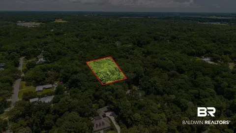 19245 Wilson Ln, Fairhope, AL 36532