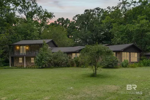 8624 Morphy Ave, Fairhope, AL 36532