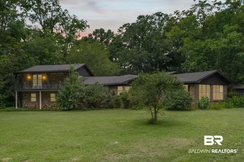8624 Morphy Ave, Fairhope, AL 36532