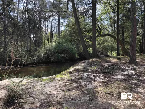 21305 River Rd, Robertsdale, AL 36567