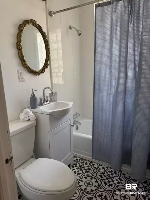 Bath - 159 Vipon Ave, Mobile, AL 36606 photo 1 of 1