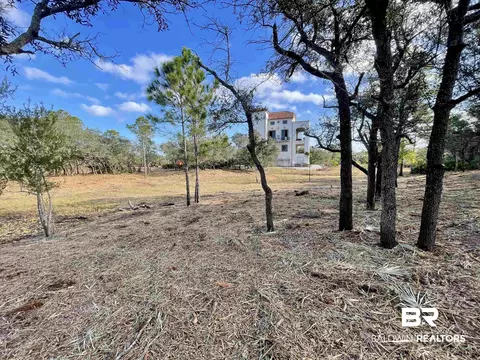123 Kelly Ln, Gulf Shores, AL 36542