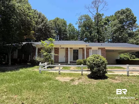 121 Windsor Dr, Daphne, AL 36526