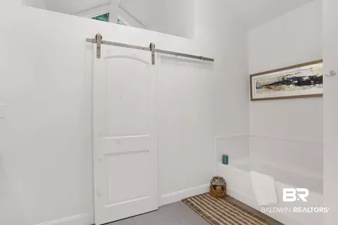 Bath - 2127 Ryegate Ct, Mobile, AL 36693 photo 2 of 7