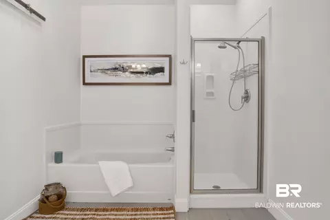 Bath - 2127 Ryegate Ct, Mobile, AL 36693 photo 3 of 7