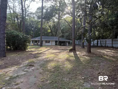 Exterior - 1401 Forest Ridge Rd, Mobile, AL 36618 photo 2 of 5