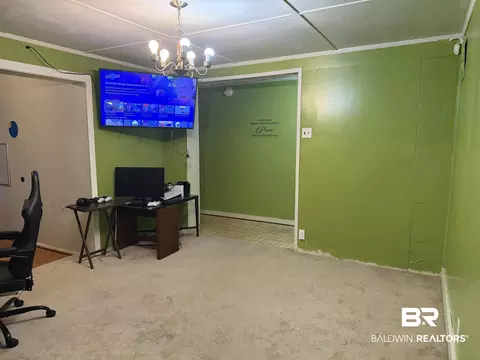 Living - 1401 Forest Ridge Rd, Mobile, AL 36618 photo 3 of 3
