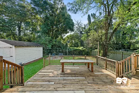 Exterior - 205 Pinehill Dr, Mobile, AL 36606 photo 4 of 11
