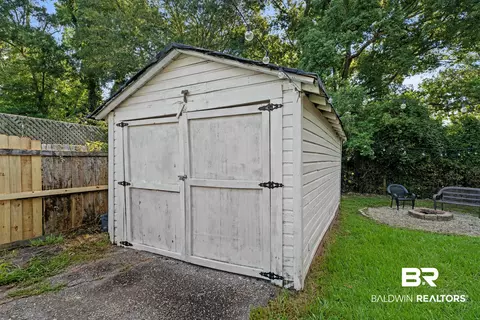 Exterior - 205 Pinehill Dr, Mobile, AL 36606 photo 11 of 11