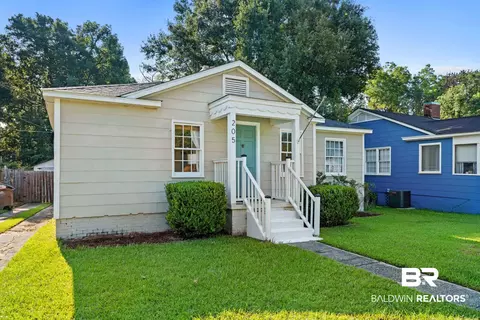 Exterior - 205 Pinehill Dr, Mobile, AL 36606 photo 2 of 11