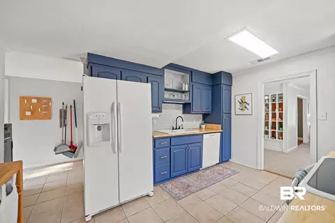 Entry Way - 205 Pinehill Dr, Mobile, AL 36606 photo 2 of 2