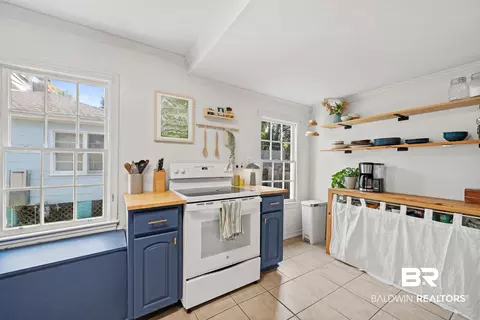 Kitchen - 205 Pinehill Dr, Mobile, AL 36606 photo 3 of 3
