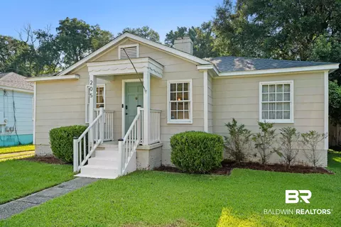 Exterior - 205 Pinehill Dr, Mobile, AL 36606 photo 3 of 11