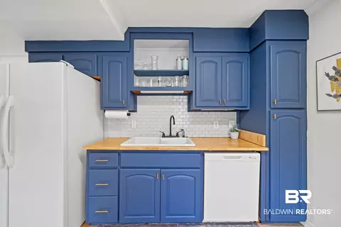 Kitchen - 205 Pinehill Dr, Mobile, AL 36606 photo 2 of 3
