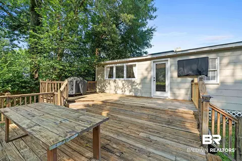 Exterior - 205 Pinehill Dr, Mobile, AL 36606 photo 9 of 11