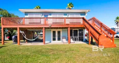 217 W 4th Ave, Gulf Shores, AL 36542