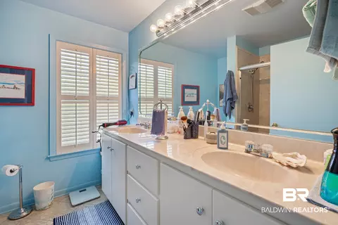 Bath - 9596 Hildreth Dr, Perdido Beach, AL 36530 photo 4 of 5