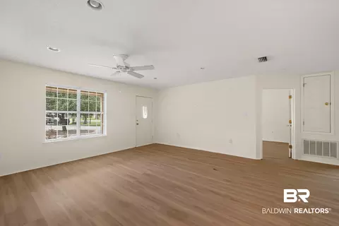 Living - 9427 Hammock Rd, Elberta, AL 36530 photo 2 of 4