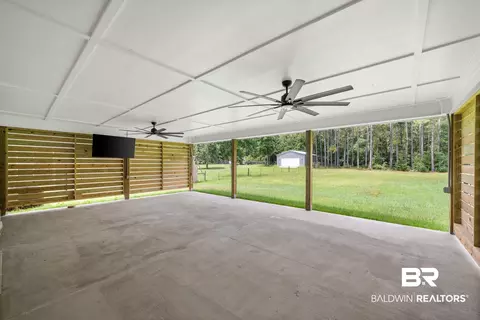 Exterior - 9427 Hammock Rd, Elberta, AL 36530 photo 4 of 11