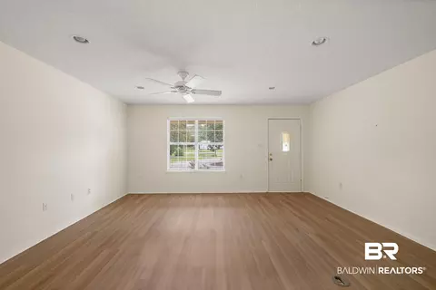 Living - 9427 Hammock Rd, Elberta, AL 36530 photo 3 of 4