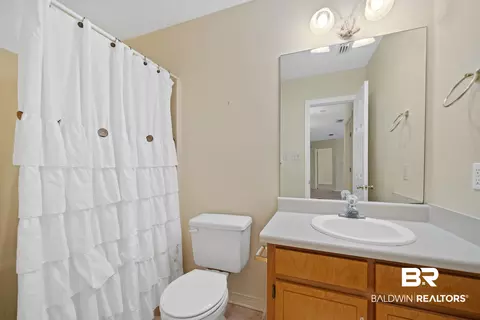 Bath - 9427 Hammock Rd, Elberta, AL 36530 photo 3 of 3