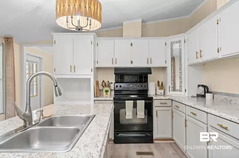Kitchen - 25231 Pompano Dr, Elberta, AL 36530 photo 4 of 7