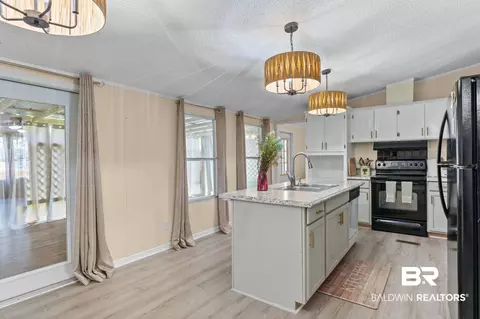 Kitchen - 25231 Pompano Dr, Elberta, AL 36530 photo 2 of 7