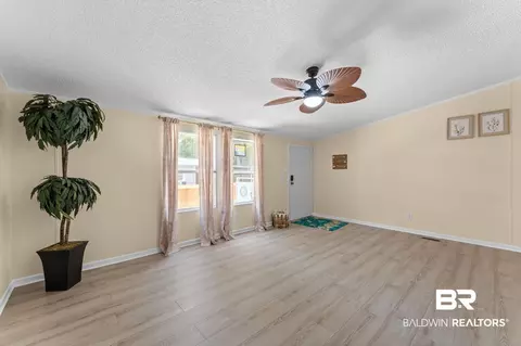 Living - 25231 Pompano Dr, Elberta, AL 36530 photo 2 of 4