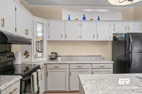 Kitchen - 25231 Pompano Dr, Elberta, AL 36530 photo 5 of 7