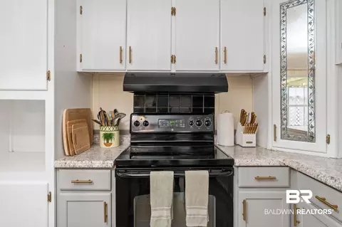 Kitchen - 25231 Pompano Dr, Elberta, AL 36530 photo 6 of 7