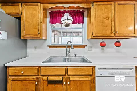 Kitchen - 110 Iris Cir, Daphne, AL 36526 photo 3 of 6