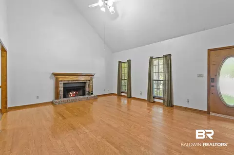Living - 110 Iris Cir, Daphne, AL 36526 photo 2 of 4