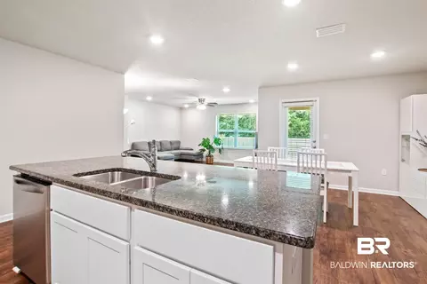 Kitchen - 8238 Irwin Loop, Daphne, AL 36526 photo 3 of 5