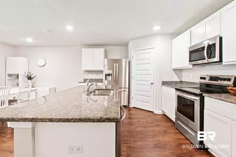 Kitchen - 8238 Irwin Loop, Daphne, AL 36526 photo 5 of 5