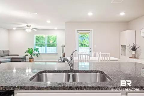 Kitchen - 8238 Irwin Loop, Daphne, AL 36526 photo 4 of 5