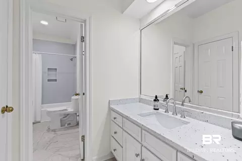 Bath - 3580 Lakefront Dr, Mobile, AL 36695 photo 4 of 5