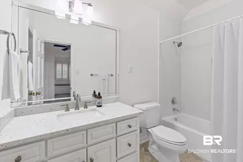 Bath - 3580 Lakefront Dr, Mobile, AL 36695 photo 3 of 5