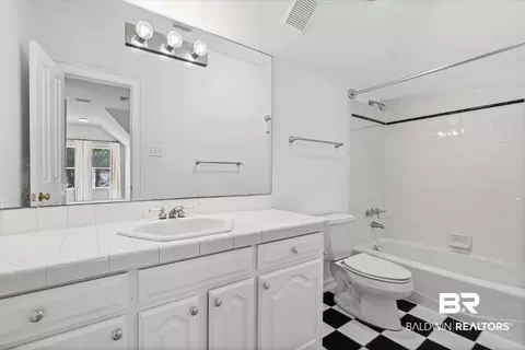 Bath - 3983 Wimbledon Park, Mobile, AL 36608 photo 5 of 6