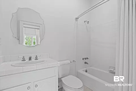 Bath - 3983 Wimbledon Park, Mobile, AL 36608 photo 4 of 6
